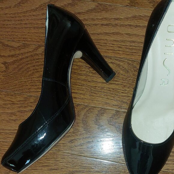 UNISA Black Patent Leather Shoes - Size 7.5 - Picture 2 of 4